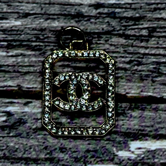 Chanel Stamped Zipper Pull/Button Authentic w/ Necklace EUC - Picture 1 of 4